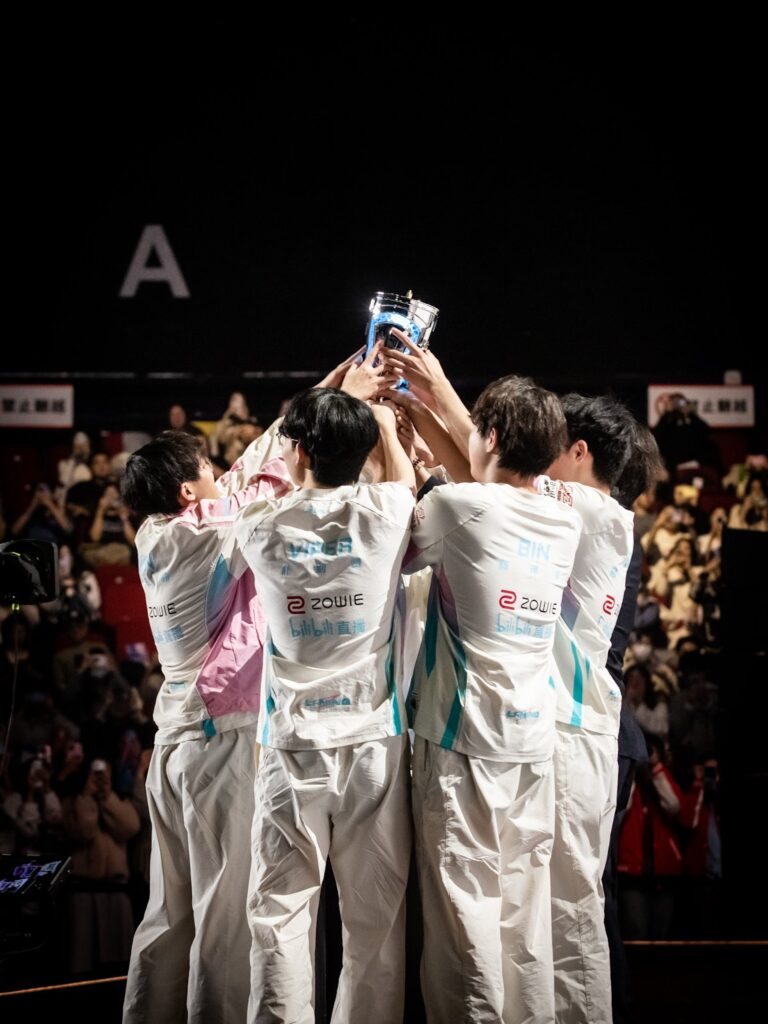 Bilibili Gaming lift a trophy, will they do it again at First Stand